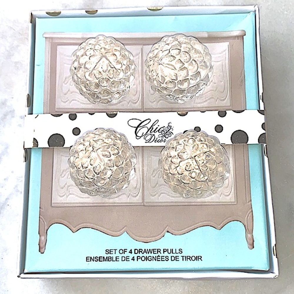 CHIC DECOR ACORNS KNOBS PULLS CLEAR  GLASS SET OF 4 NEW 1 1/2 INCH
